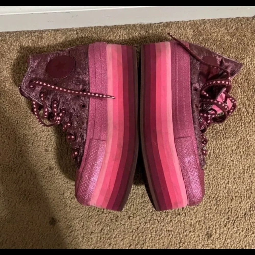 Converse Platform Sneakers in Burgundy and Pink